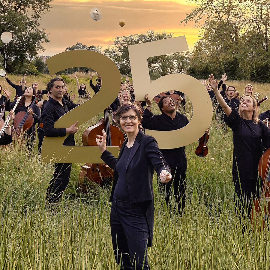 Seite 1_Philharmonie Salzburg_Orchester_25 Jahre_c Erika Mayer_Hochformat web