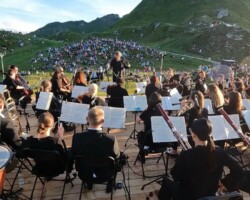 "Von Mozart bis Fendrich - 25 Jahre Philharmonie Salzburg" · Österreich Bild aus dem ORF Landesstudio Salzburg (08.10.2023) "Von Mozart bis Fendrich - 25 Jahre Philharmonie Salzburg" · Österreich Bild aus dem ORF Landesstudio Salzburg (08.10.2023)